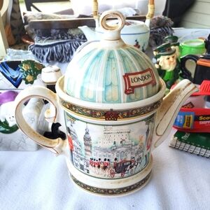Vintage James Sadler Porcelain Tea Pot Horseguards Made in England London Queen